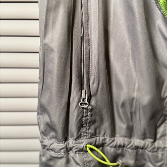 LORNA JANE Active Elevate Grey Vest in Size XS - Picture 7 of 9